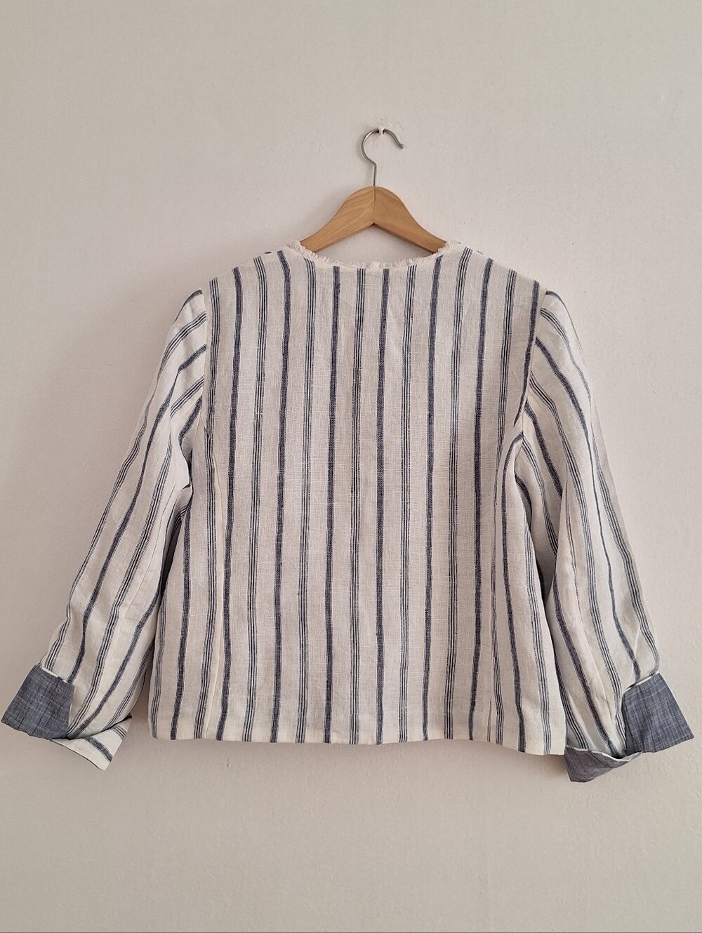NWT Chico's White and Blue Striped Cropped Blazer - Picture 2 of 11